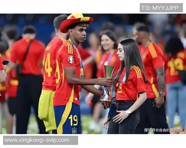 小吧社交秀精彩纷呈亚马尔与女友甜蜜互动胡梅尔斯女友惊艳亮相 小吧社交秀精彩纷呈亚马尔与女友甜蜜互动胡梅尔斯女友惊艳亮相