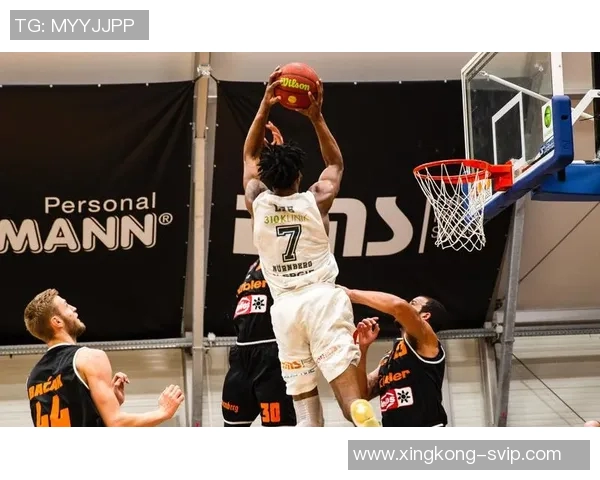 格兰特希尔盛赞斯波近20年友谊认为他是美国男篮最佳主帅人选 格兰特希尔盛赞斯波近20年友谊认为他是美国男篮最佳主帅人选