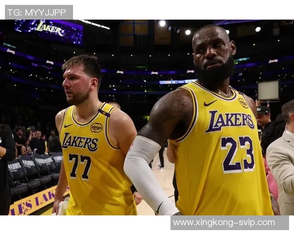 FIBA转发山寨球星合照引发热议大声喊出詹姆斯东契奇库里的名字 FIBA转发山寨球星合照引发热议大声喊出詹姆斯东契奇库里的名字