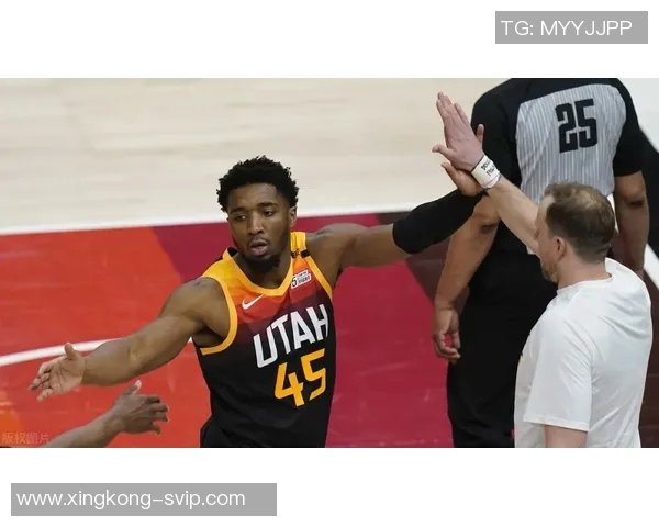 米切尔半场三分火力全开5投5中轻松拿下15分助球队争胜 米切尔半场三分火力全开5投5中轻松拿下15分助球队争胜