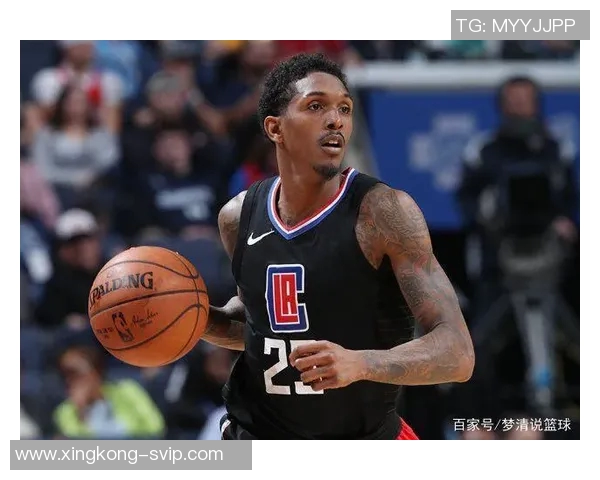 莺歌盛赞教练激情四溢称其为球队领袖能量满满激励全队士气 莺歌盛赞教练激情四溢称其为球队领袖能量满满激励全队士气